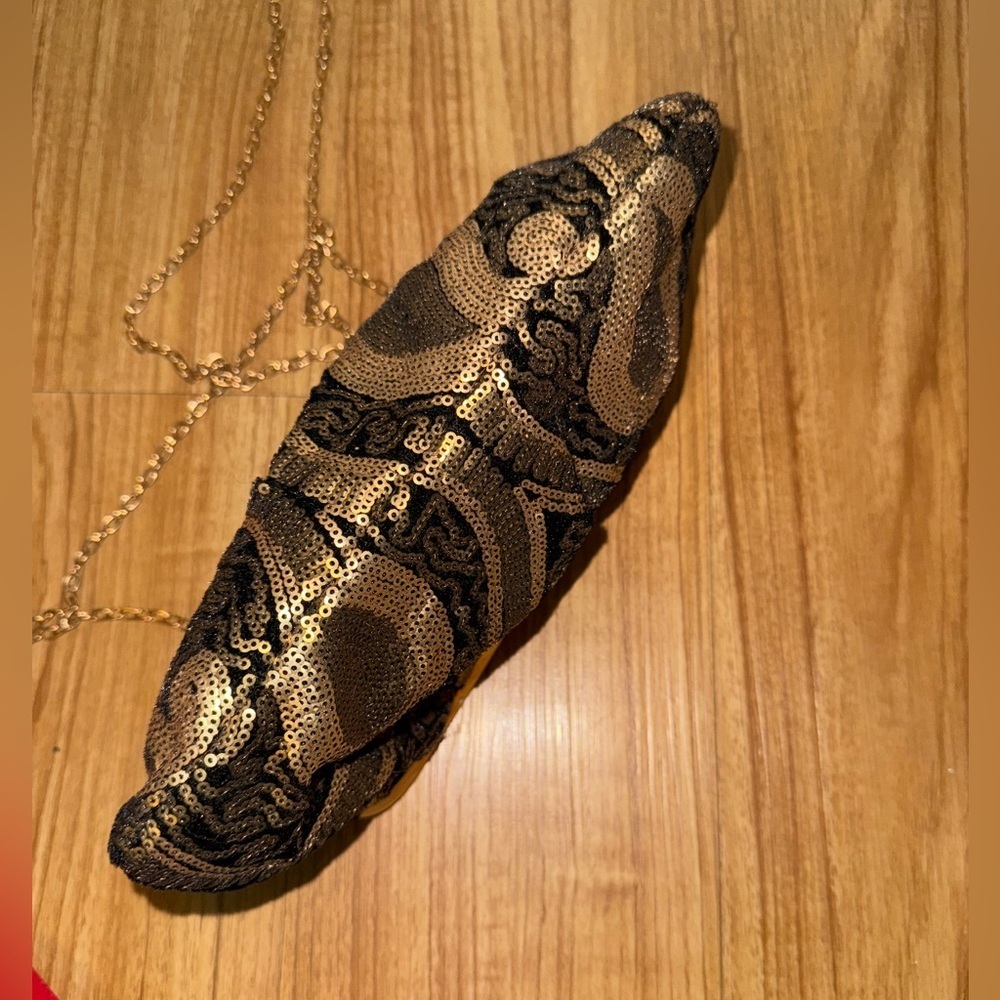 Lulu Townsend Gold & Black Sequin Evening Clutch with Chain - Picture 6 of 15